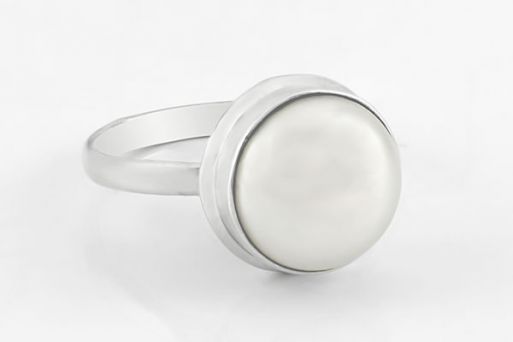 Серебряное кольцо с жемчугом 63419 купить в магазине Самоцветы мира