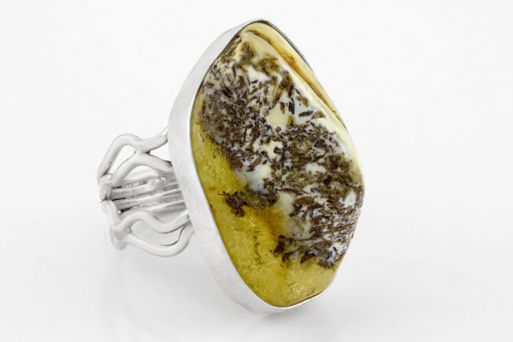 Серебряное кольцо с янтарём 63632 купить в магазине Самоцветы мира