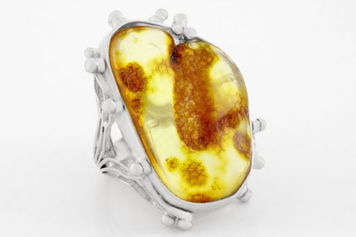 Серебряное кольцо с янтарём 63635 купить в магазине Самоцветы мира