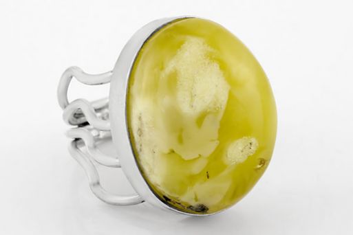 Серебряное кольцо с янтарём 63637 купить в магазине Самоцветы мира