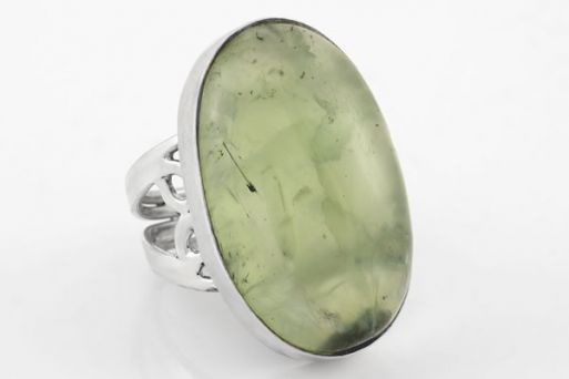 Серебряное кольцо с пренитом 63646 купить в магазине Самоцветы мира
