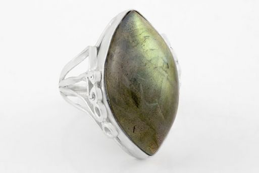 Серебряное кольцо с лабрадором 63655 купить в магазине Самоцветы мира