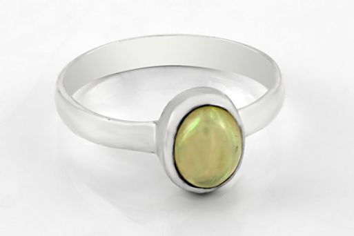 Серебряное кольцо с опалом 63680 купить в магазине Самоцветы мира