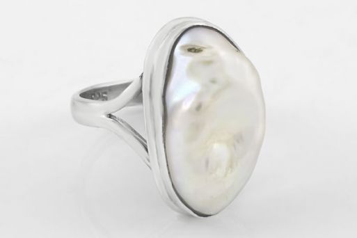 Серебряное кольцо с жемчугом 63706 купить в магазине Самоцветы мира