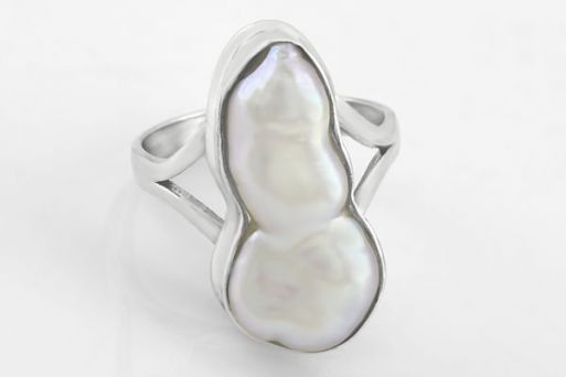 Серебряное кольцо с жемчугом 63707 купить в магазине Самоцветы мира