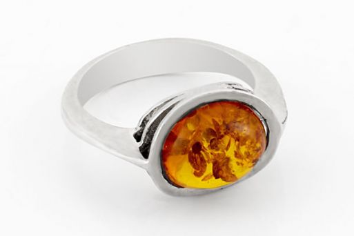 Серебряное кольцо с янтарём 63955 купить в магазине Самоцветы мира