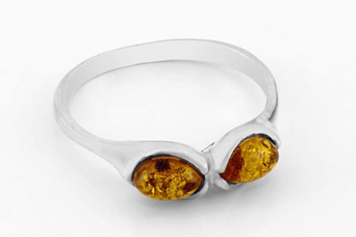 Серебряное кольцо с янтарём 63957 купить в магазине Самоцветы мира