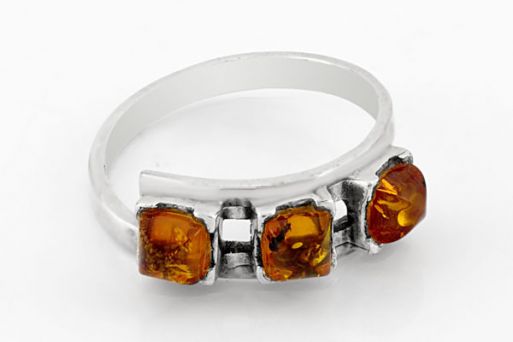 Серебряное кольцо с янтарём 63958 купить в магазине Самоцветы мира