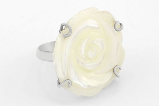 Серебряное кольцо с перламутром 64529 купить в магазине Самоцветы мира