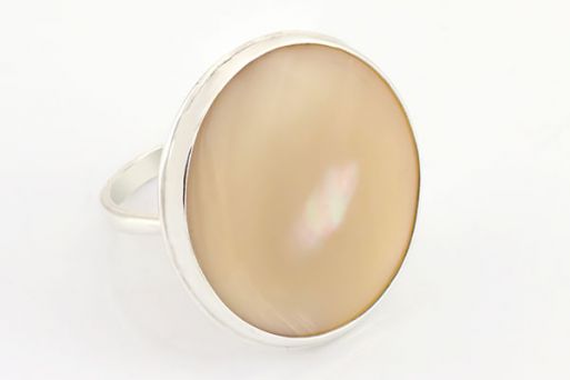 Серебряное кольцо с перламутром 64927 купить в магазине Самоцветы мира