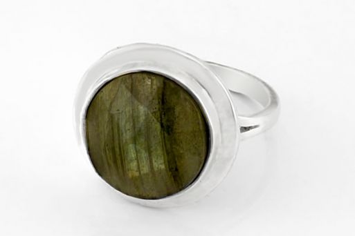 Серебряное кольцо с лабрадором 64956 купить в магазине Самоцветы мира