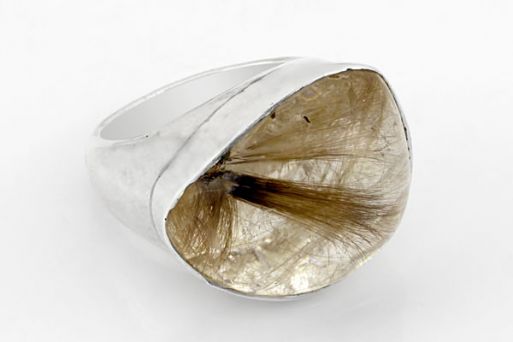 Серебряное кольцо с кварцем волосатиком 64961 купить в магазине Самоцветы мира
