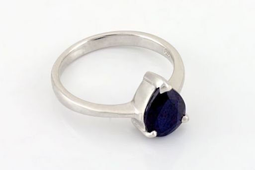 Серебряное кольцо с сапфиром 65028 купить в магазине Самоцветы мира