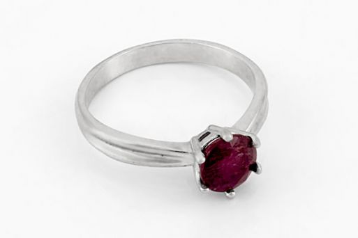 Серебряное кольцо с рубином 65032 купить в магазине Самоцветы мира