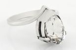 Кольцо из серебра с топазом капля 8х10 мм 65401