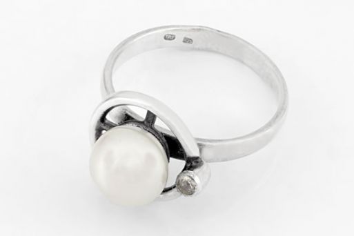 Серебряное кольцо с жемчугом 17858 купить в магазине Самоцветы мира