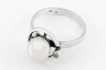 Кольцо из серебра с жемчугом белым и фианитами шар 7 мм 17858