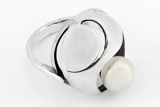 Серебряное кольцо с жемчугом 65428 купить в магазине Самоцветы мира