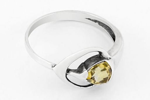 Серебряное кольцо с цитрином 65447 купить в магазине Самоцветы мира