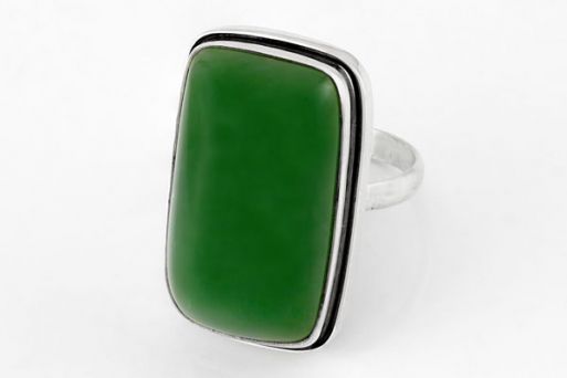 Серебряное кольцо с нефритом 65765 купить в магазине Самоцветы мира