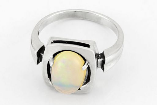 Серебряное кольцо с опалом 65790 купить в магазине Самоцветы мира