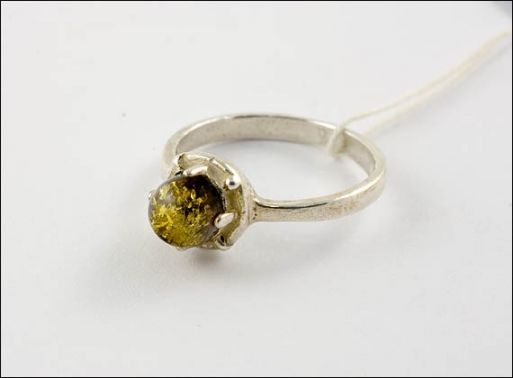 Кольцо из мельхиора с янтарём 9304 купить в магазине Самоцветы мира