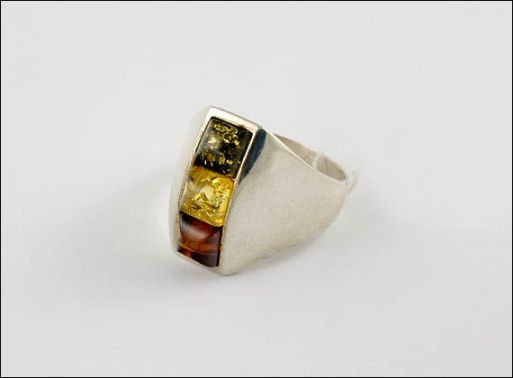 Кольцо из мельхиора с янтарём 9310 купить в магазине Самоцветы мира