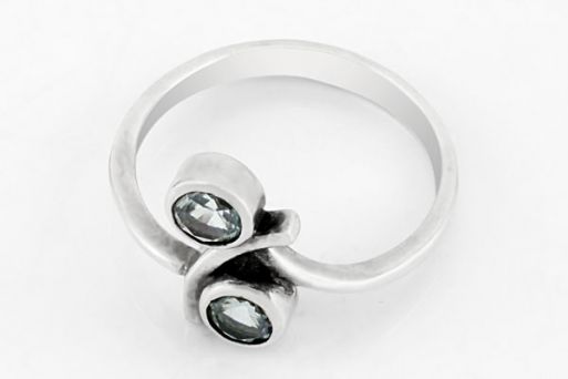 Серебряное кольцо с топазом 17148 купить в магазине Самоцветы мира