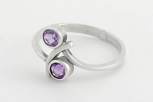 Серебряное кольцо с аметистом 17149 купить в магазине Самоцветы мира