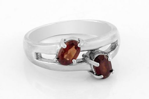 Серебряное кольцо с гранатом 17291 купить в магазине Самоцветы мира