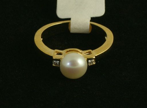 Позолоченное кольцо из мельхиора с жемчугом 18627 купить в магазине Самоцветы мира