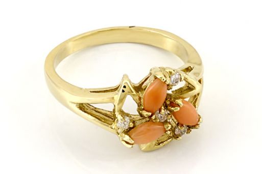Позолоченное кольцо из сплава с кораллом 19150 купить в магазине Самоцветы мира