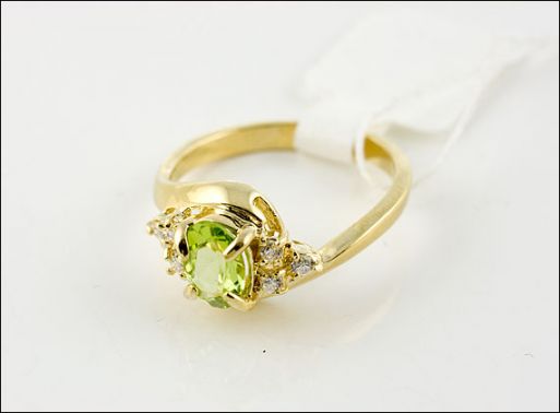 Позолоченное кольцо из мельхиора с хризолитом 20002 купить в магазине Самоцветы мира