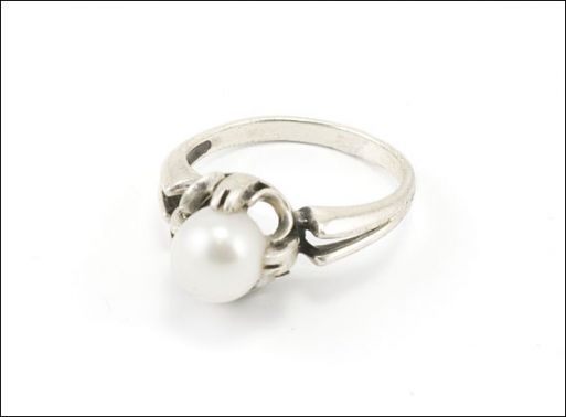Кольцо из серебра с жемчугом белым шар 8 мм 23014 ― Самоцветы мира