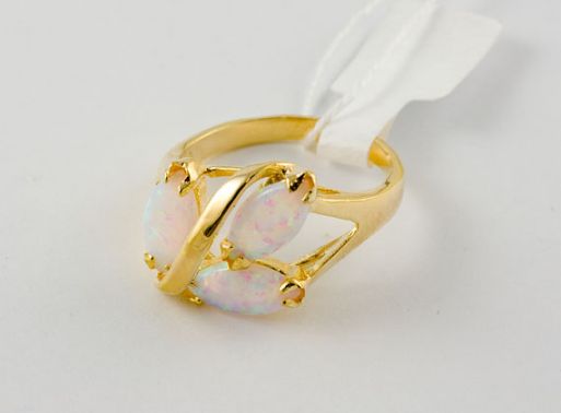 Позолоченное кольцо из мельхиора с опалом 23395 купить в магазине Самоцветы мира