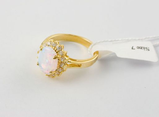 Позолоченное кольцо из мельхиора с опалом и фианитами 23426 купить в магазине Самоцветы мира