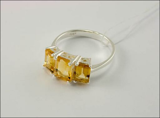 Серебряное кольцо с цитрином 23533 купить в магазине Самоцветы мира