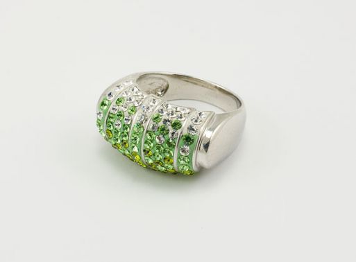 Серебряное кольцо с Кристаллами Swarovski 24387 купить в магазине Самоцветы мира