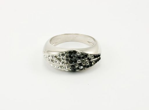 Серебряное кольцо с Кристаллами Swarovski 24429 купить в магазине Самоцветы мира
