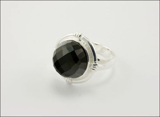 Серебряное кольцо с чёрным агатом 25148 купить в магазине Самоцветы мира