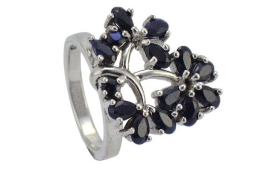 Серебряное кольцо с сапфиром 25344 купить в магазине Самоцветы мира