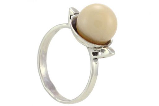 Серебряное кольцо с розовым кораллом 25854 купить в магазине Самоцветы мира