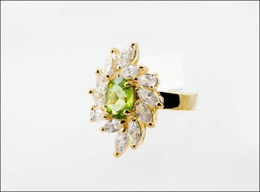 Позолоченное кольцо из мельхиора с хризолитом 26806 купить в магазине Самоцветы мира