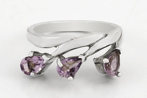 Серебряное кольцо с аметистом 28167 купить в магазине Самоцветы мира