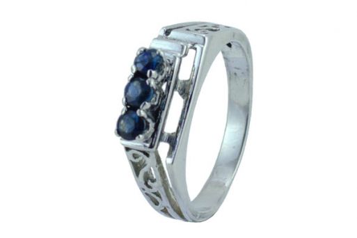 Серебряное кольцо с сапфиром 29512 купить в магазине Самоцветы мира