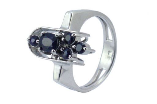Серебряное кольцо с сапфиром 29530 купить в магазине Самоцветы мира