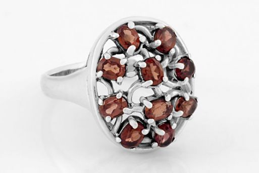 Серебряное кольцо с гранатом 29749 купить в магазине Самоцветы мира