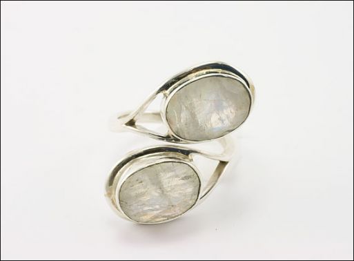 Серебряное кольцо с адуляром 29803 купить в магазине Самоцветы мира
