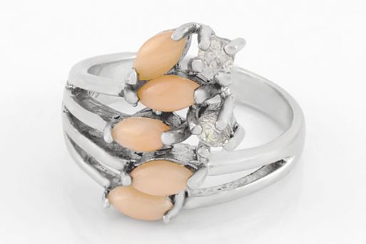 Серебряное кольцо с кораллом и фианитами 29872 купить в магазине Самоцветы мира