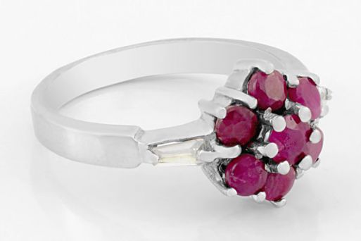 Серебряное кольцо с рубином и фианитами 33157 купить в магазине Самоцветы мира
